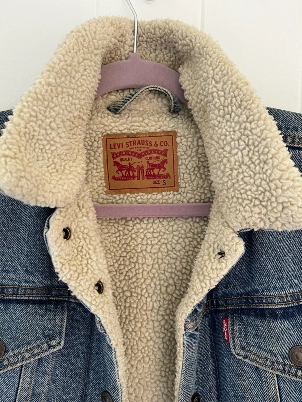 Levi’s Sherpa-Lined Denim Trucker Jacket – Classic Blue – Size S - Picture 2 of 7